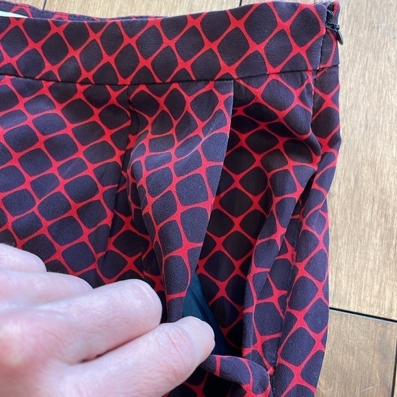 Club Monaco black and red silk Dress Shorts with pockets, office, size 6 - Picture 4 of 9